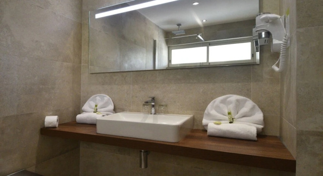 Трёхместный номер Standard с балконом Calvi Hôtel
