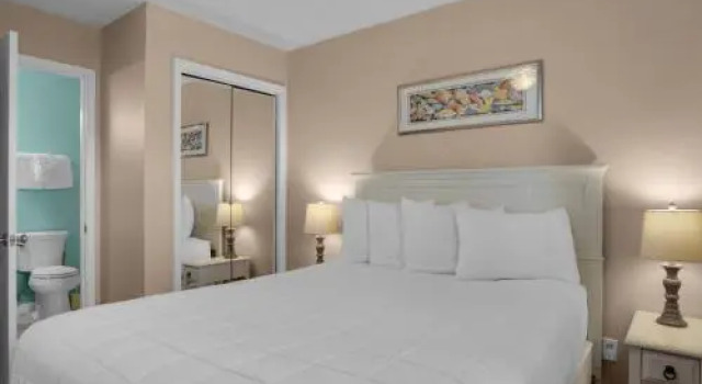 Summer Breeze Condominium 211 by Newman-Dailey, Забронировать Отель Отели Дестин с парковкой, рядом с Гольф-клуб Golf Garden of Destin, Парковка