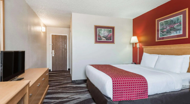 Двухместный номер Standard Days Inn by Wyndham Gillette