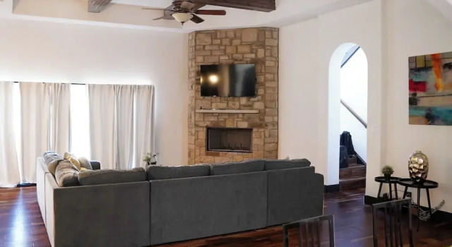 Walk to Boat Launch: Stylish Austin Gem, Rezerwuj Dom wakacyjny Austin Greater Austin