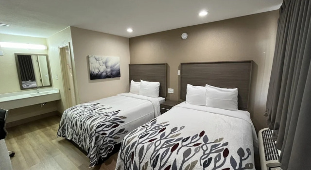 Четырёхместный номер Standard Red Roof Inn Haltom City