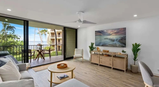 Коттедж Remodeled Luxe Beachfront Escape Ocean Views AC