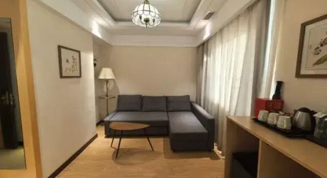 Люкс Standard Harbin Four Seasons Star Business Hotel