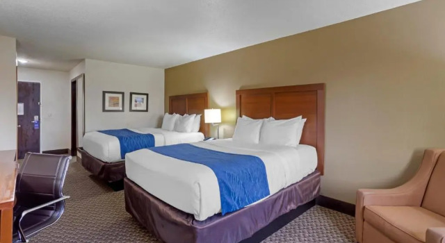 Четырёхместный номер Superior Comfort Inn Hobart-Merrillville I-65