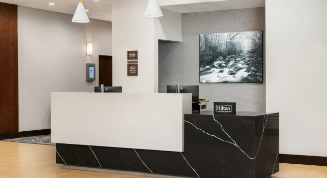 Doubletree By Hilton Greensboro Airport, Prenota Hotel Greensboro Carolina del Nord