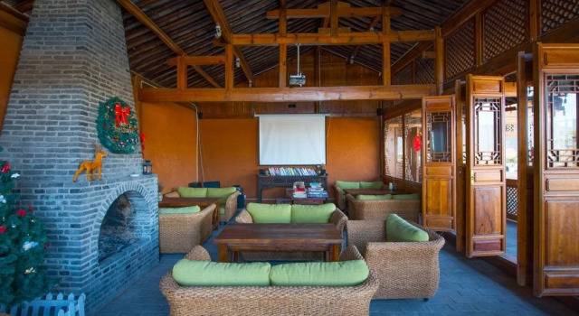 Lijiang Banshan Huayu Inn, Забронировать Отель Лицзян Юньнань, рядом с Улица Сквер-стрит Древнего города Даянь