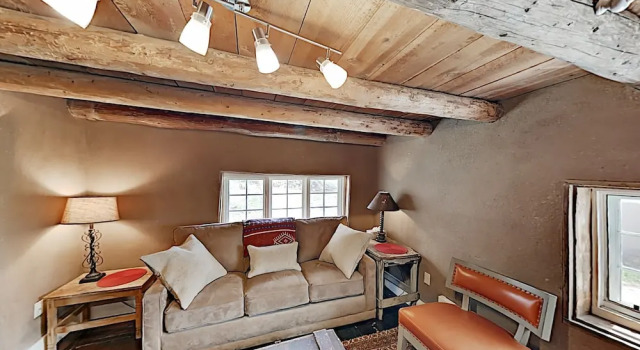 Luxe Casita W/ Kiva, Full Kitchen & Steam Shower 1 Bedroom Duplex, Varaa Lomakoti Ranchos de Taos New Mexico