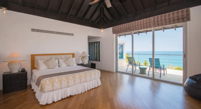 Beautiful 3-Bedroom Villa at Surin Beach, Забронировать Вилла Отели Южного Таиланда с парковкой, Парковка