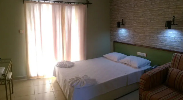 Трёхместный номер Standard с балконом Hotel Didyma House