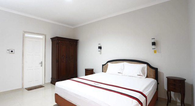 RedDoorz Plus near Adisucipto Airport 2, Rezervovat Hotel 3hvězdičkové hotely v Yogyakarta Province, 3*
