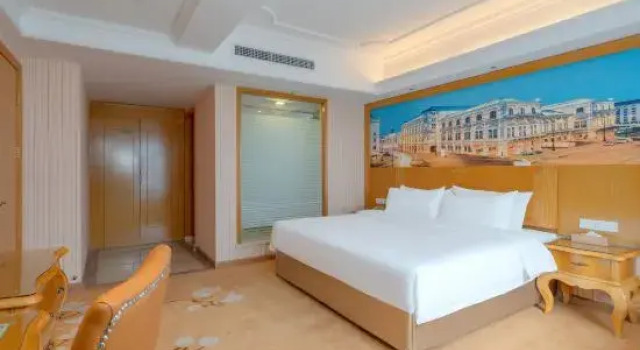 Люкс Vienna International Hotel (Tianmen Wanda Plaza Donghu Branch)