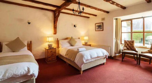 Трёхместный номер Tudor Lodge