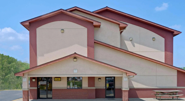 Четырёхместный номер Standard Super 8 by Wyndham Waynesburg