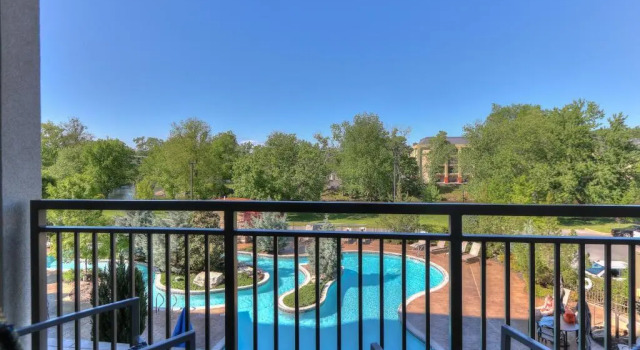 Двухместный номер Standard с балконом и с видом на реку Courtyard by Marriott Pigeon Forge