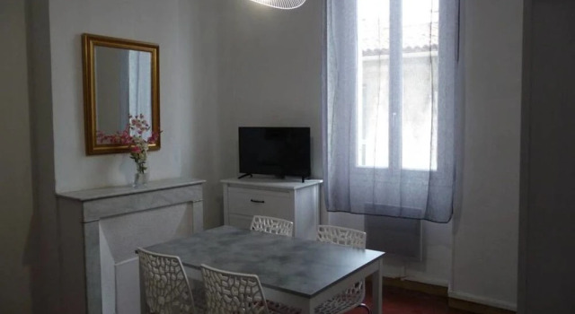 Nice 2 Bedrooms Renovated on the Vieux Port, Забронировать Отель Марсель Буш-дю-Рон, рядом с Сад Развалин