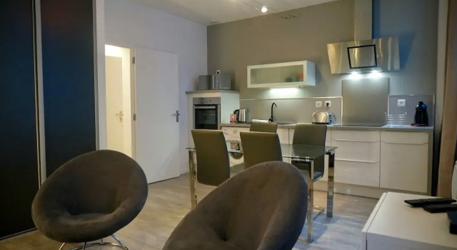 Appart Hôtel Lille - PRISCA, Забронировать Отель Отели Лилля с парковкой, рядом с Chambre de Commerce, Парковка