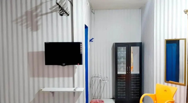 Номер Deluxe Dharmawati Homestay Syariah at Terminal Purabaya