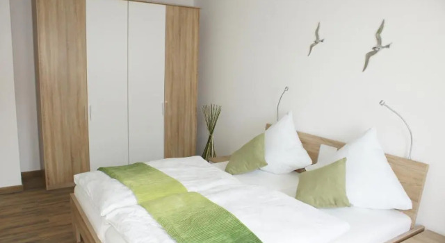 Ferienwohnung Störtebekersuite, Забронировать Отель Глове Рюген, рядом с Hauptstrand Glowe