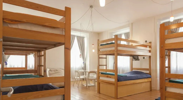Кровать в общем номере с видом на город Lisbon Lounge Hostel