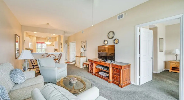 Naples Condo w/ Pond Views & Patio - Near Golf!, Rezervați Hotel Naples Southwest Florida