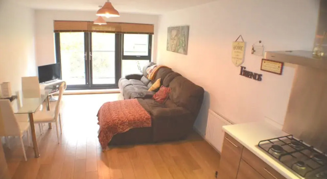 Апартаменты Comfort 360 Serviced Accommodations - Brentwood 2 Bedroom Executive Apartment With Secure Parking
