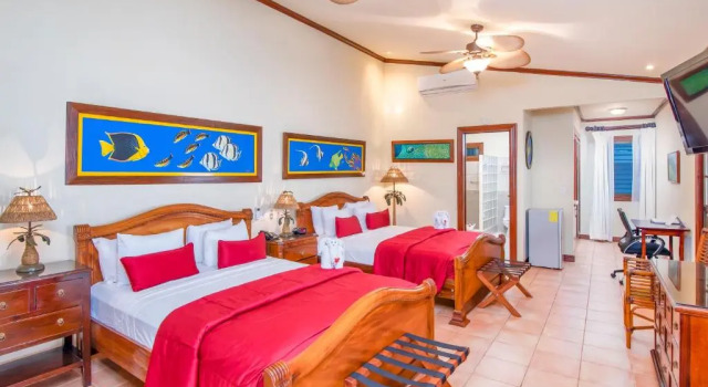 Четырёхместный номер Standard с видом на сад Hotel Villas Lirio
