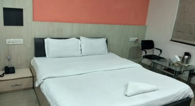 Номер Deluxe JK Rooms 122 Shaheen Lodging & Boarding