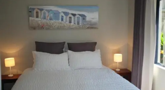 Salt and Sand Bed & Breakfast, Rezerwuj Hotel Hotele w Auckland Region z parkingiem, Parking