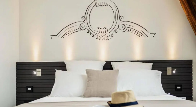 Четырёхместный семейный номер Standard с видом на сад Best Western Premier Hotel de la Cite Royale