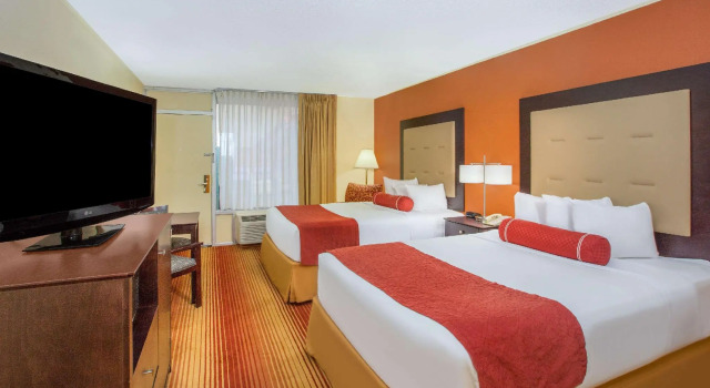 Четырёхместный номер Standard Clarion Inn and Suites Convention Center Kearney