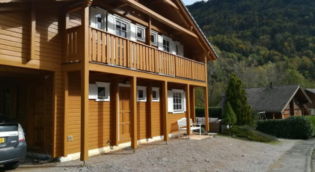A Spacious, Tastefully Furnished Chalet With Sauna in a Traditional French Village, Забронировать Шале Виллы Овернь-Рона-Альпы, Вилла