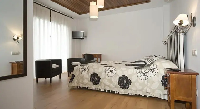 Portal De Numancia, Book Hotel Garray Soria