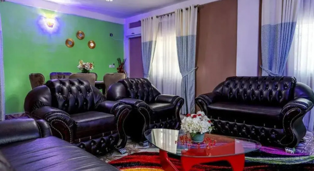 Lovely 1 - Bedroom rental unit with Free parking