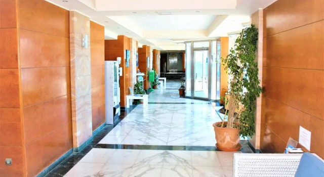 1st Line Daniya APT - Solarium Terrace & Pool, Забронировать Отель Отели Альтеа с парковкой, рядом с Русская православная церковь Св. Архангела Михаила в Альтее, Парковка