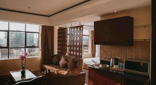 Номер Standard Saab Royale Hotel
