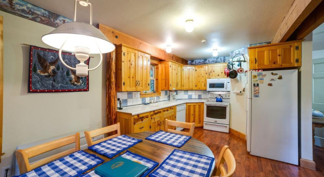 Glacier Holiday Chalet BL3042516886., Buchen Sie Chalet Glacier USA