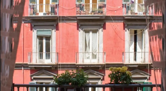 Neapolitan Bagaria B&B, Забронировать Отель «постель и завтрак» Неаполь Кампания, рядом с Церковь Пио Монте делла Мизерикордия