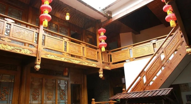 Lijiang Bear Baby Inn, Забронировать Отель Лицзян Юньнань, рядом с Улица Сквер-стрит Древнего города Даянь