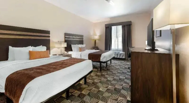 Четырёхместный номер Standard с балконом Best Western Plus Country Park Hotel