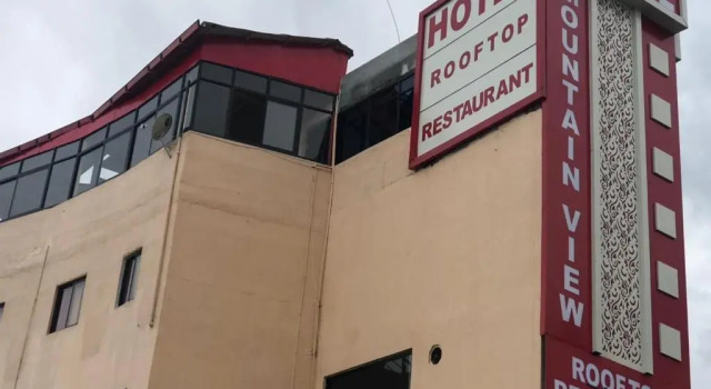 Hotel Mountain View And Rooftop Restaurant, Rezerwuj Hotel Hotele w Pithoragarh z parkingiem, Parking
