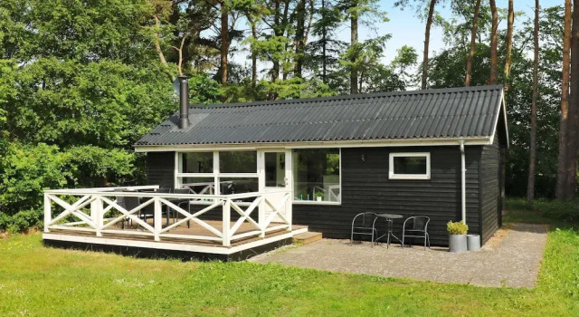 Коттедж 4 person holiday home in Hadsund