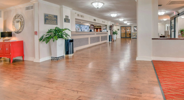 Ramada by Wyndham Metairie New Orleans Airport, Забронировать Отель Отели Метари с бассейном, рядом с Crescent City Surgical Centre, Бассейн