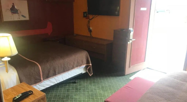 Четырёхместный номер Standard Western Inn Roswell