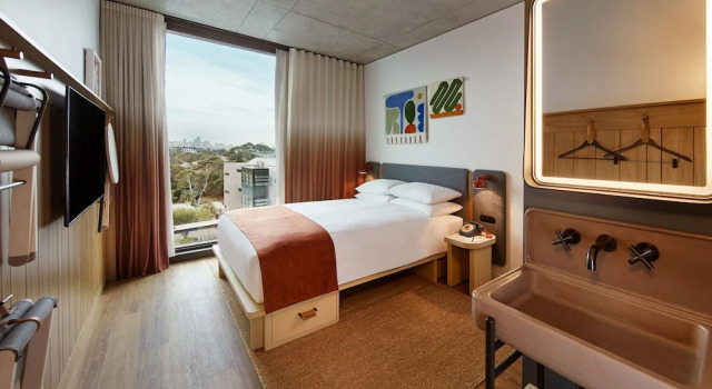 Двухместный номер Standard с видом на город Moxy Sydney Airport