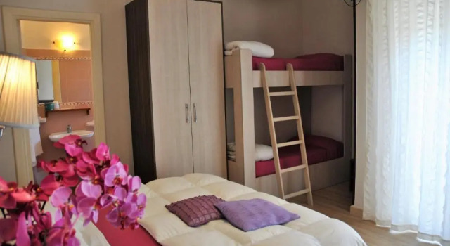 Четырёхместный номер Standard с балконом и с видом на море Hotel Villa Fiorita