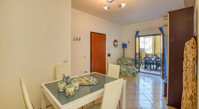 Beautiful Apartment in Nocera Terinese With Wifi and 2 Bedrooms, Book Lejlighed Hoteller i Nocera Terinese med parkering, Parkering