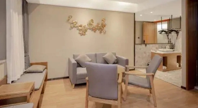 Люкс с красивым видом из окна Langjimizang Hotel