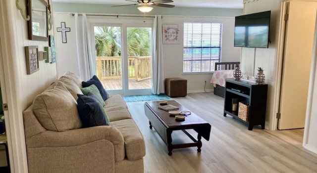 Sea Salt On The Rim 2 Bedroom Home by Redawning, Book Feriehus Bolivar Peninsula Houston
