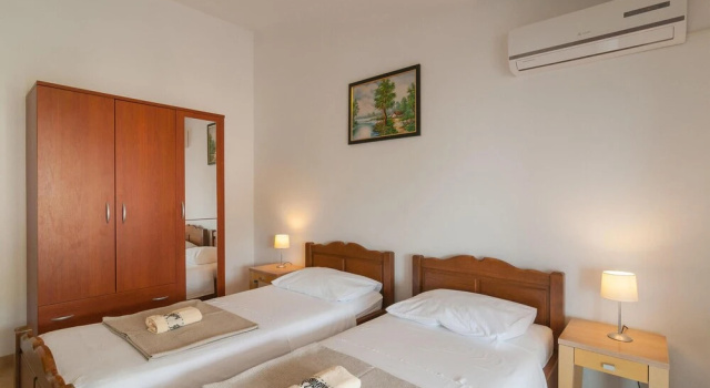 Stunning Apartment in Supetar-splitska With 2 Bedrooms and Wifi
