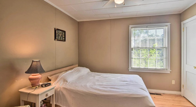 Near Dining: Columbus Cottage w/ Furnished Deck!, Buchen Sie Ferienhaus Columbus North Carolina